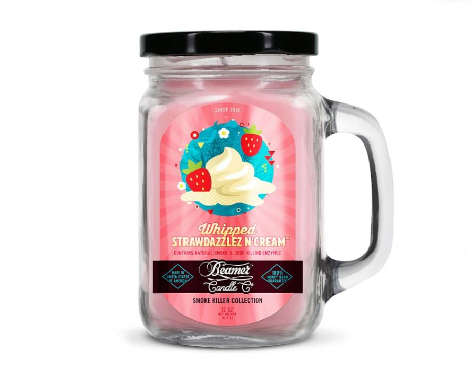 Smoke Killer illatgyertya üvegedényben, füllel és fém kupakkal – Whipped Strawdazzlez N’ Cream - nagy